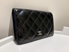 Certificate! CHANEL Black Patent Yen Continental Wallet 