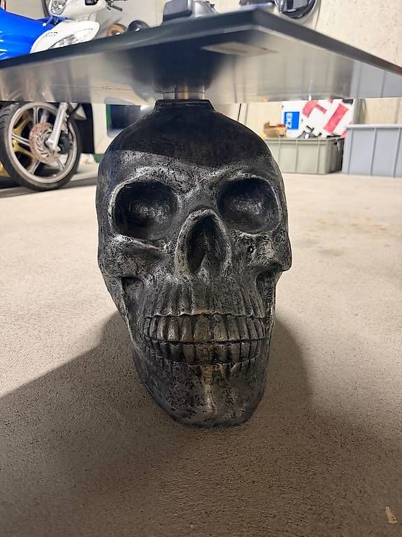 Tavoli: Totenkopf Tisch von Kare – Usato da Pfungen venduto da barcelonista1999 1