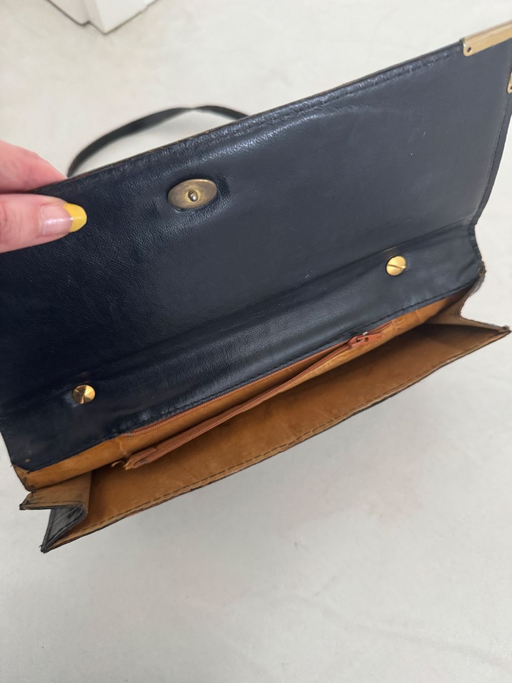 Taschen für Damen: Sac vintage années 70 en cuir noir – Gebraucht aus giffers von sev_c9x9 3