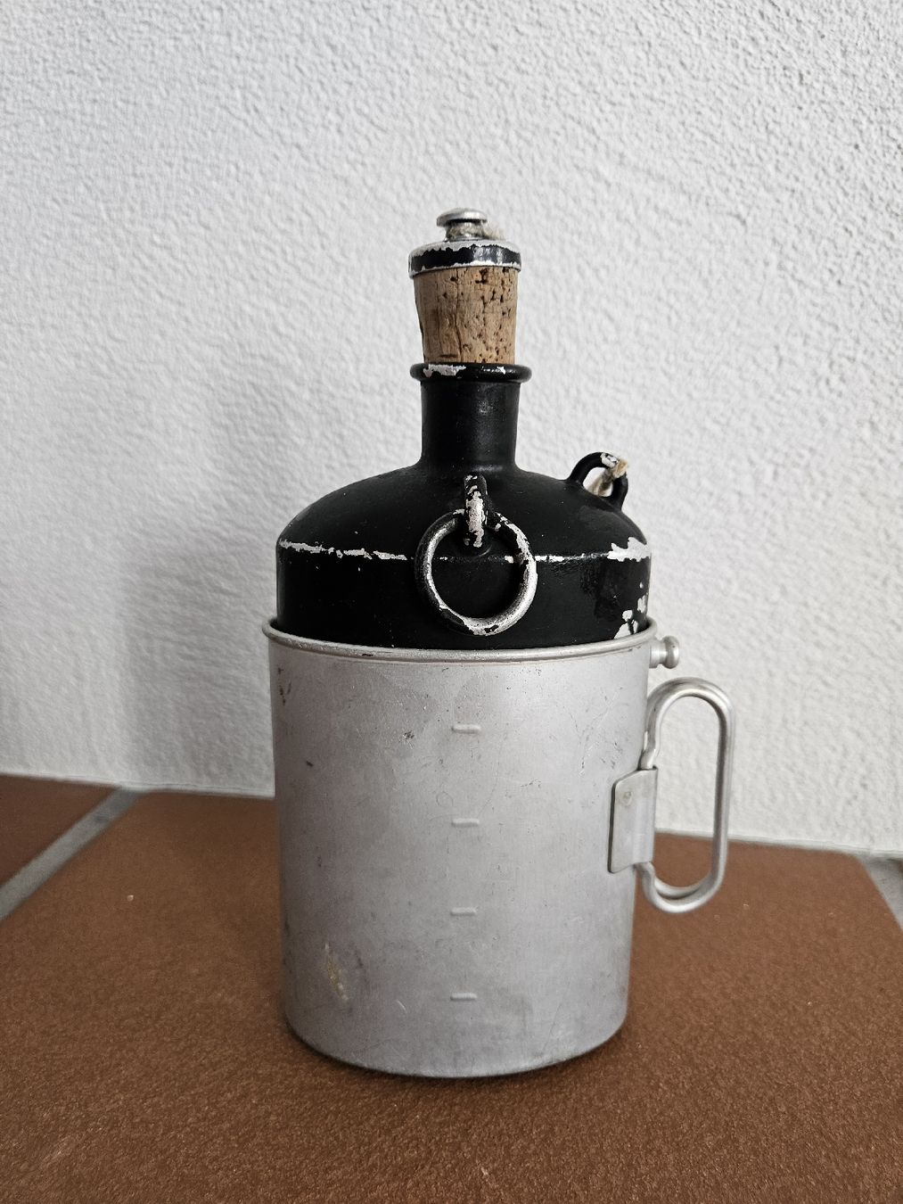 Attrezzatura & Pezzi di ricambio: Militär Feldflasche mit Becher – Usato da Eschenbach SG venduto da MarThu