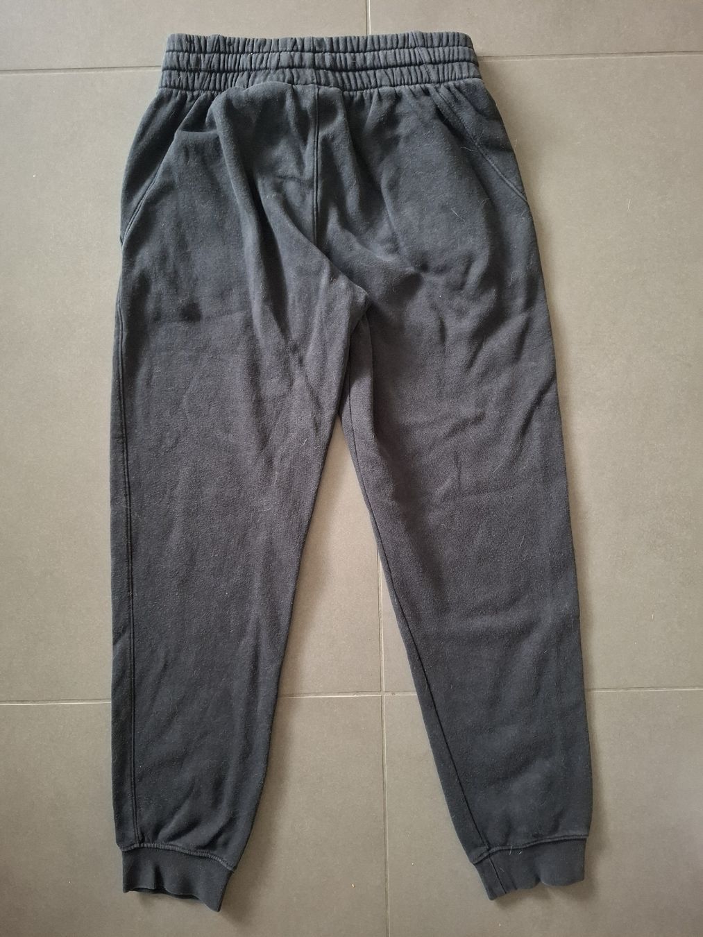 Nike Pantaloni: Nike Trainerhose Kinder – Usato da Hunzenschwil venduto da sputnik26 1