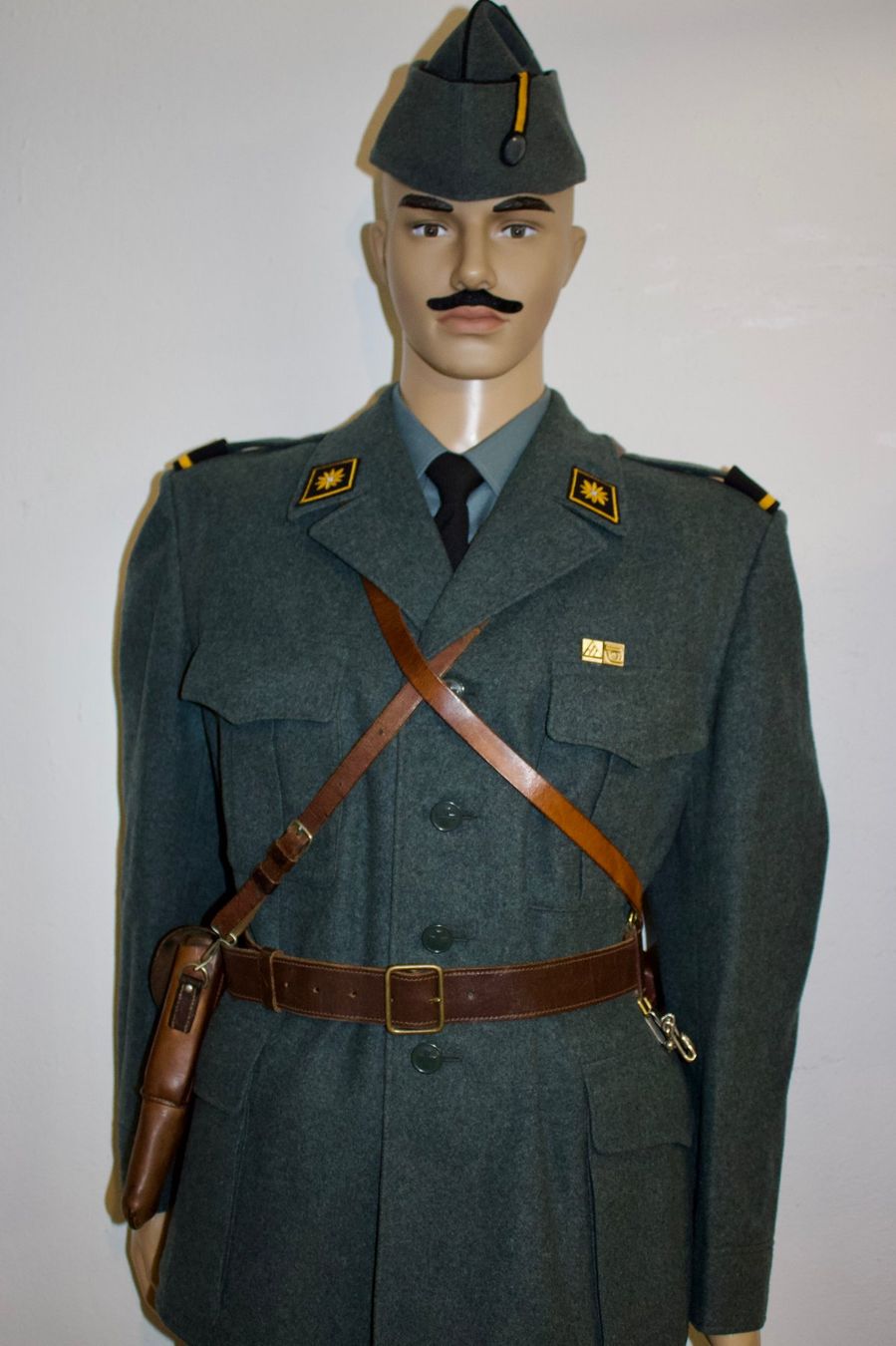 Schweizer Armee Uniformi: Armée Suisse E.M.G – Nuovo (secondo la descrizione) da Lausanne venduto da Grenchars78