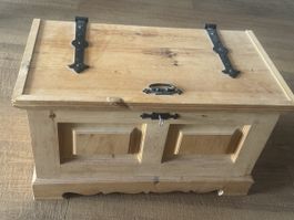 Holztruhe