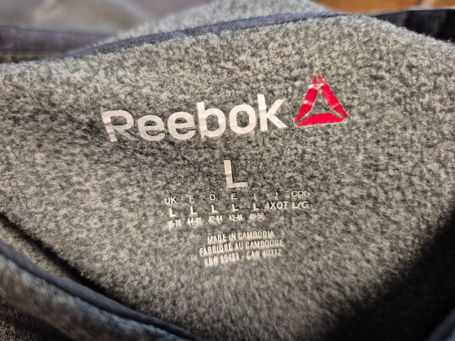 Reebok Maglioni & Felpe: REEBOK pullover grau Grösse L – Usato da Niederweningen venduto da Obson 6