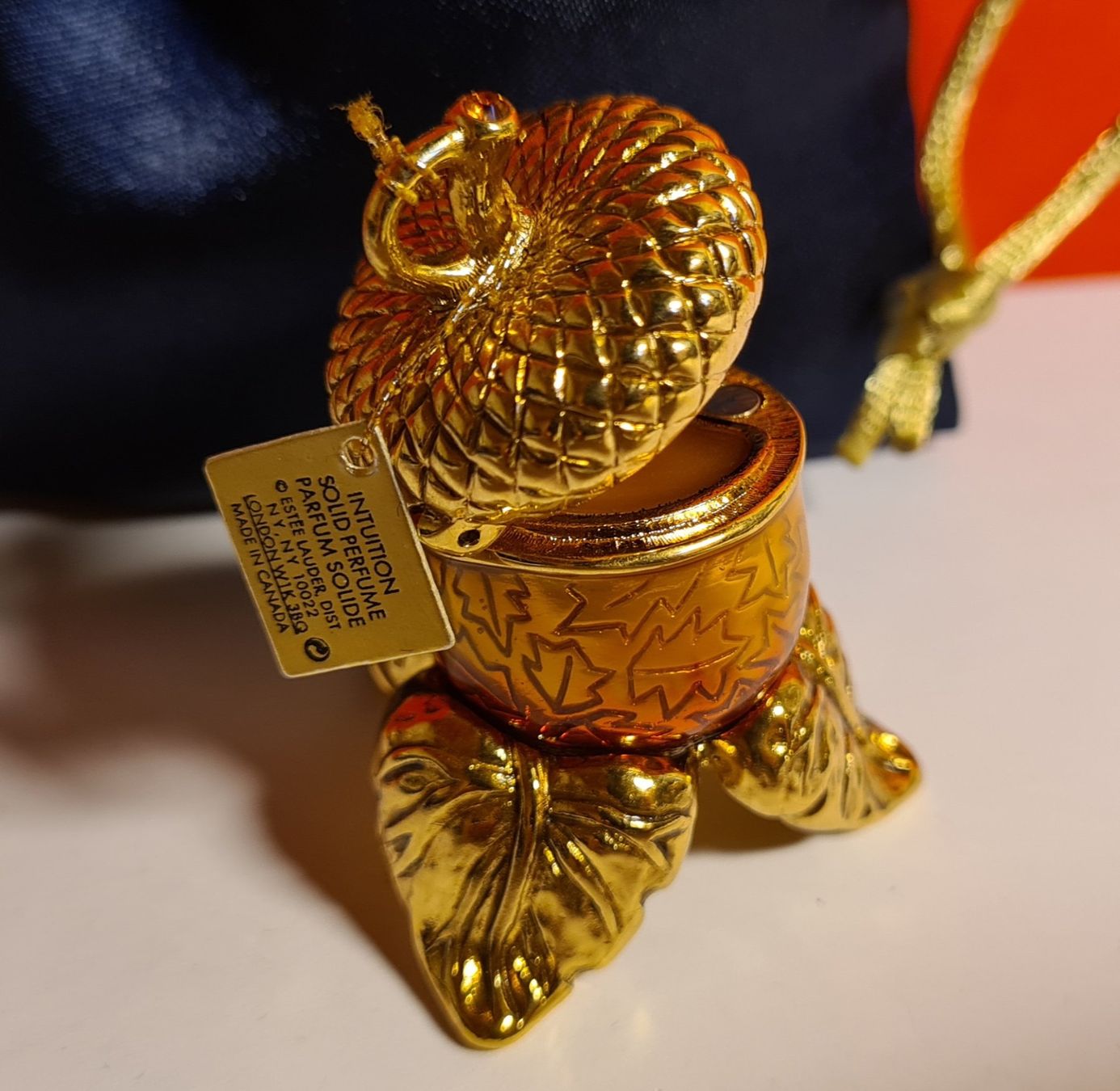 Estée Lauder Profumi & Eau de Toilette: Estée Lauder INTUITION ACORN AMULET – Usato da Steinmaur venduto da TobiasKern 4