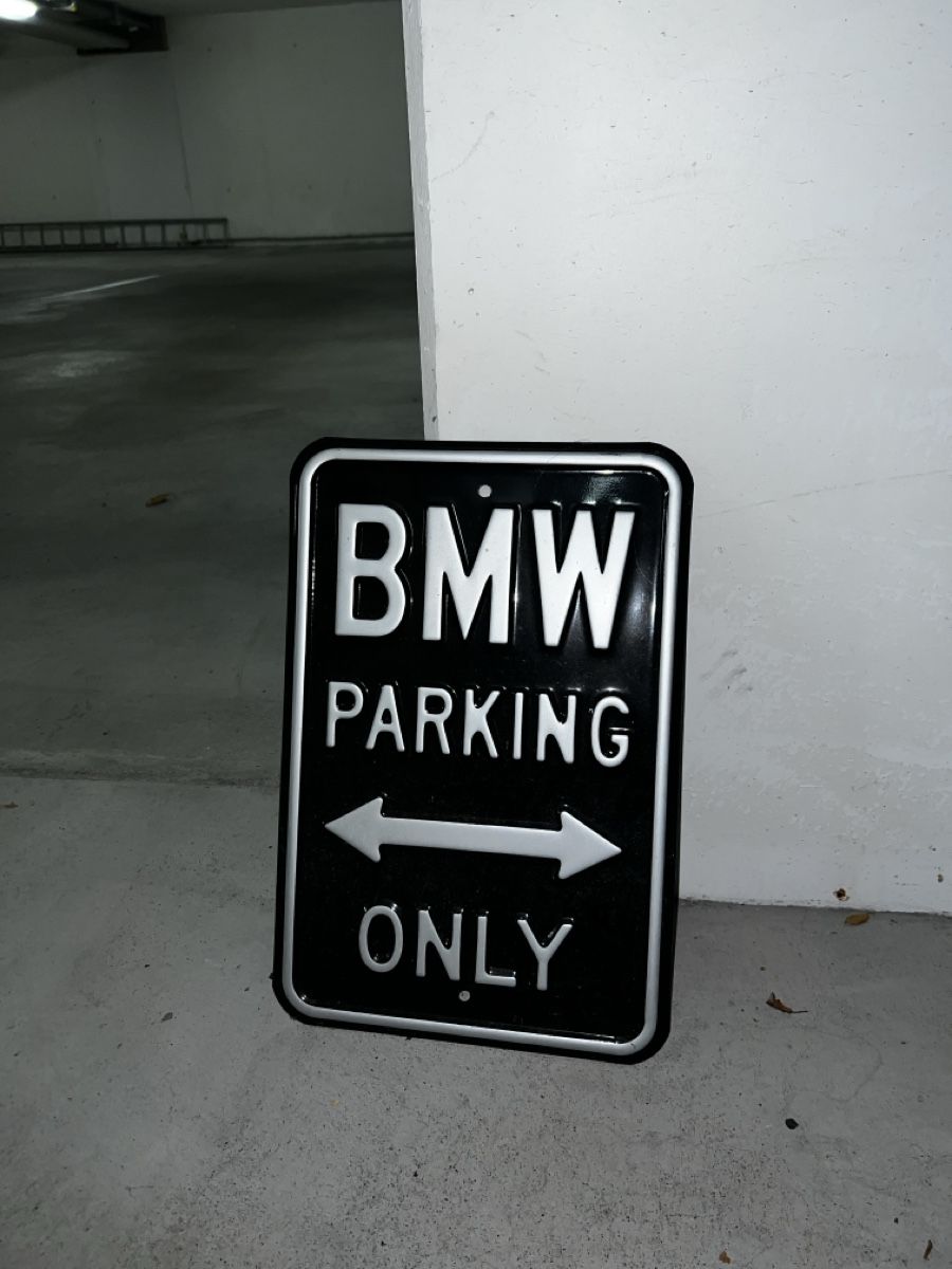 BMW Insegne: BMW Parking Only premium metal Schild – Usato da Uerikon venduto da ale_zpj9