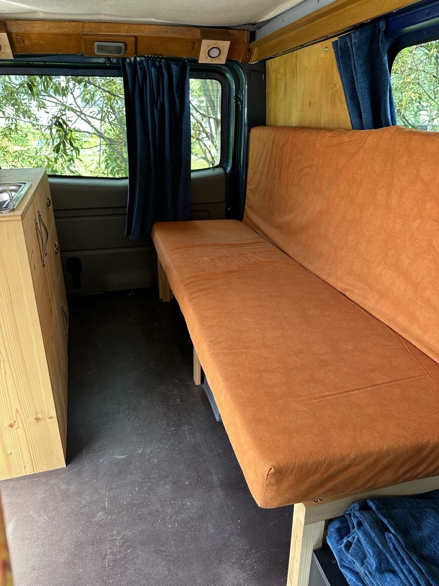 Veicoli da campeggio: Campervan Ausbau Küche und Bett – Usato da Pragg-Jenaz venduto da eri_2vjy 1