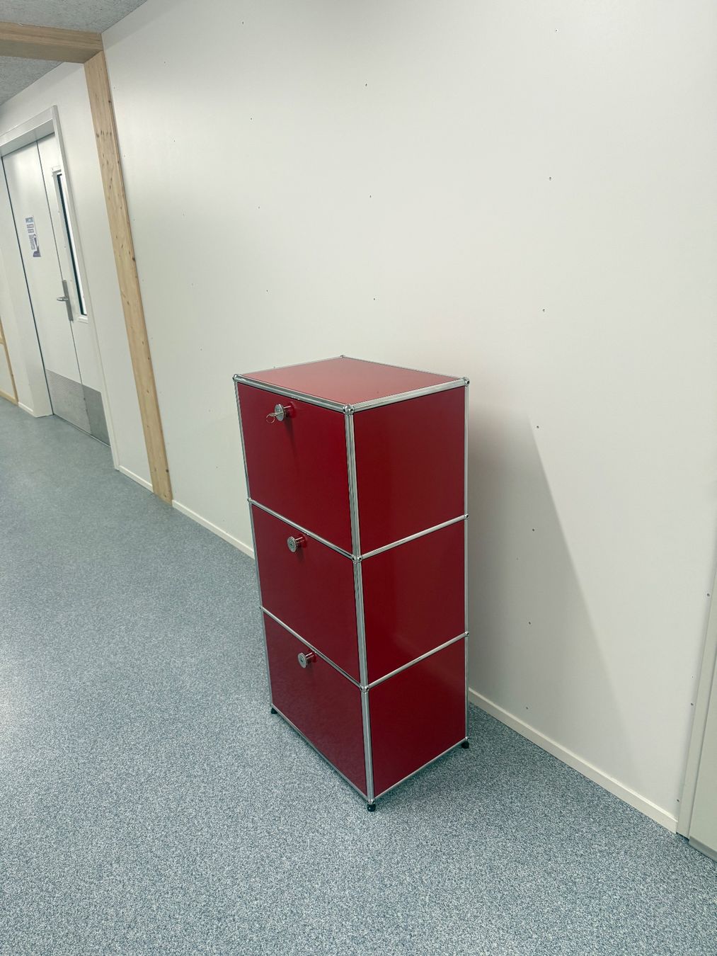 USM Scaffali: USM Haller Regal Rubinrot 1x3 Q1 – Usato da Balsthal venduto da Designhaus.Schmitt 3