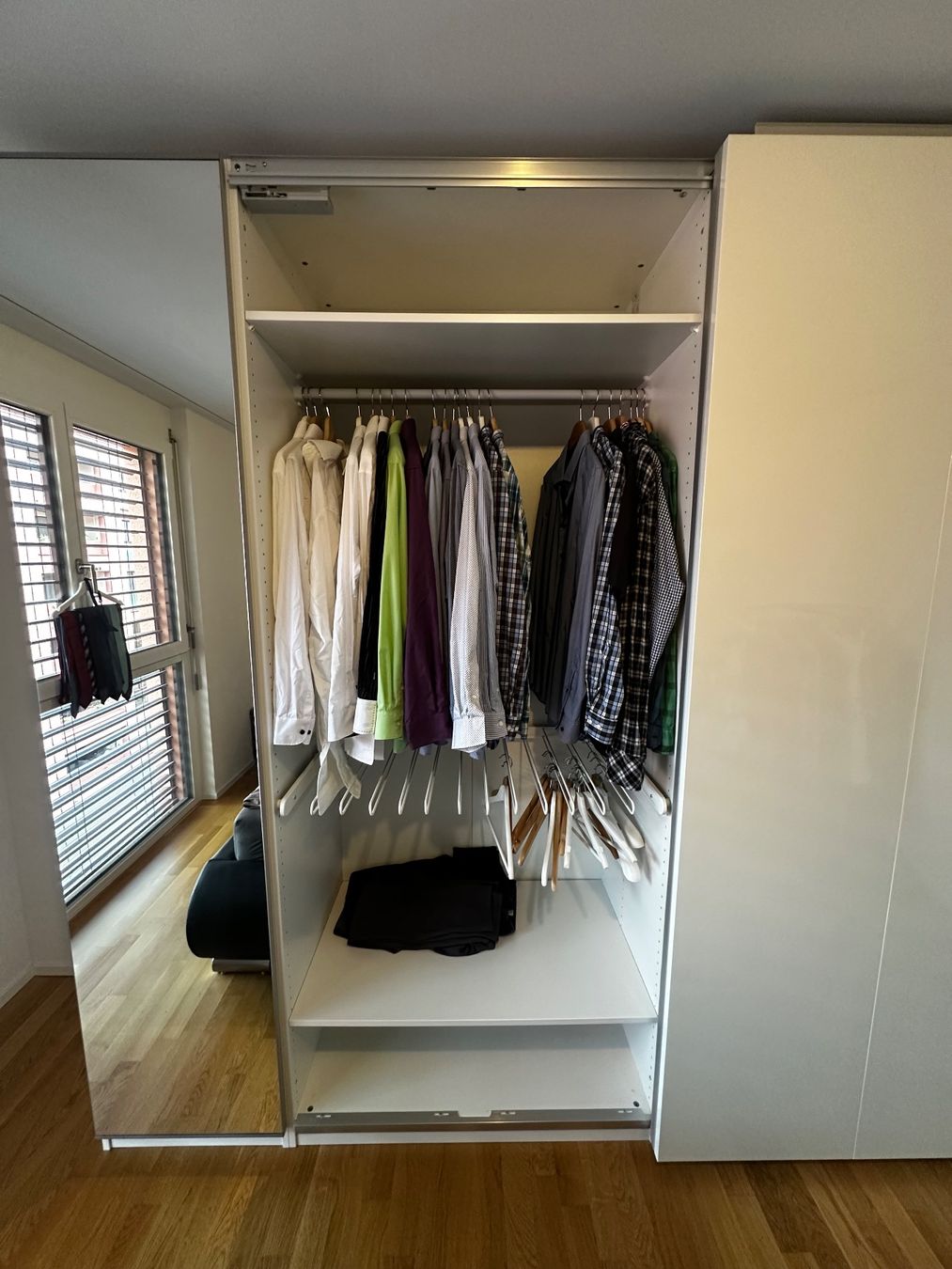 Grosser Ikea Pax Schrank mit Schiebetüren und Spiegeltür (Gebraucht) in Bern für CHF 400 – nur Abholung auf Ricardo kaufen