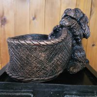 Hund mit Korb Dekoration Gartenfigur Gibs oder Kunstgibs neu
