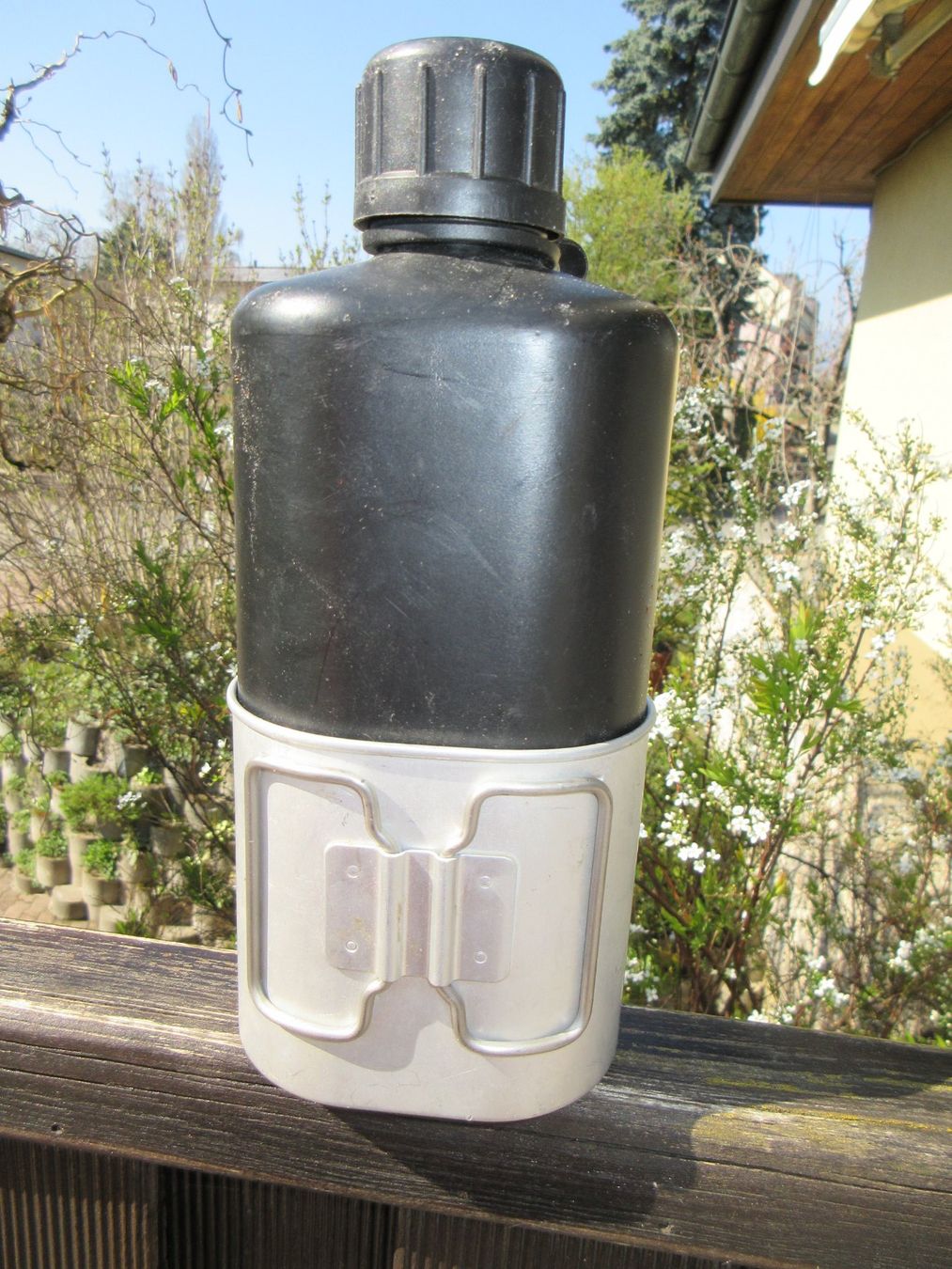 Schweizer Armee Attrezzatura & Pezzi di ricambio: Militärfeldflasche mit Alubecher – Usato da Ins venduto da Ener52 3