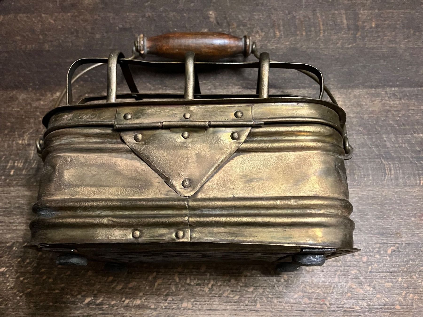 Altri mobili d'antiquariato: antiker Fussofen Messing – Usato da Zürich venduto da ylluw50 3