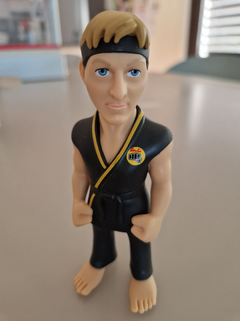 Statuette: Cobra Kai Poster & Johnny-Lawrence-Figur – Usato da Oberbüren venduto da dani_brunner 2