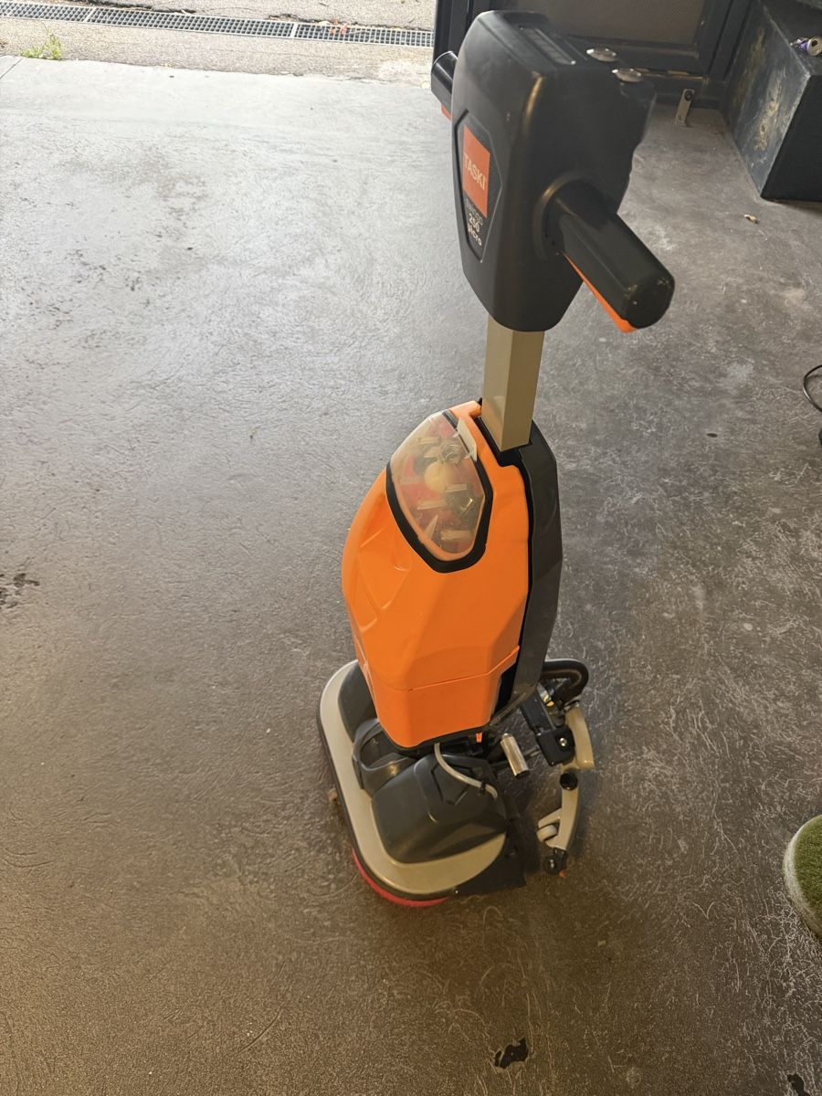 Alle Maschinen: TASKI Swingo 250 Micro – Neuwertig  – Gebraucht aus Grenchen von daj_d7l2 4