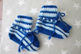 Baby Finkli Babyschuhe Strick Wolle handgemacht Bettsocken