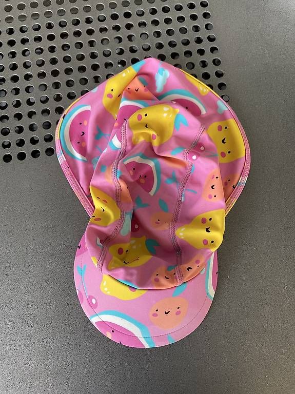 Altro abbigliamento per bambino: Badehut mit Nackenschutz, ca. 2-4 Jahre – Usato da Goldau venduto da mic_m6k9