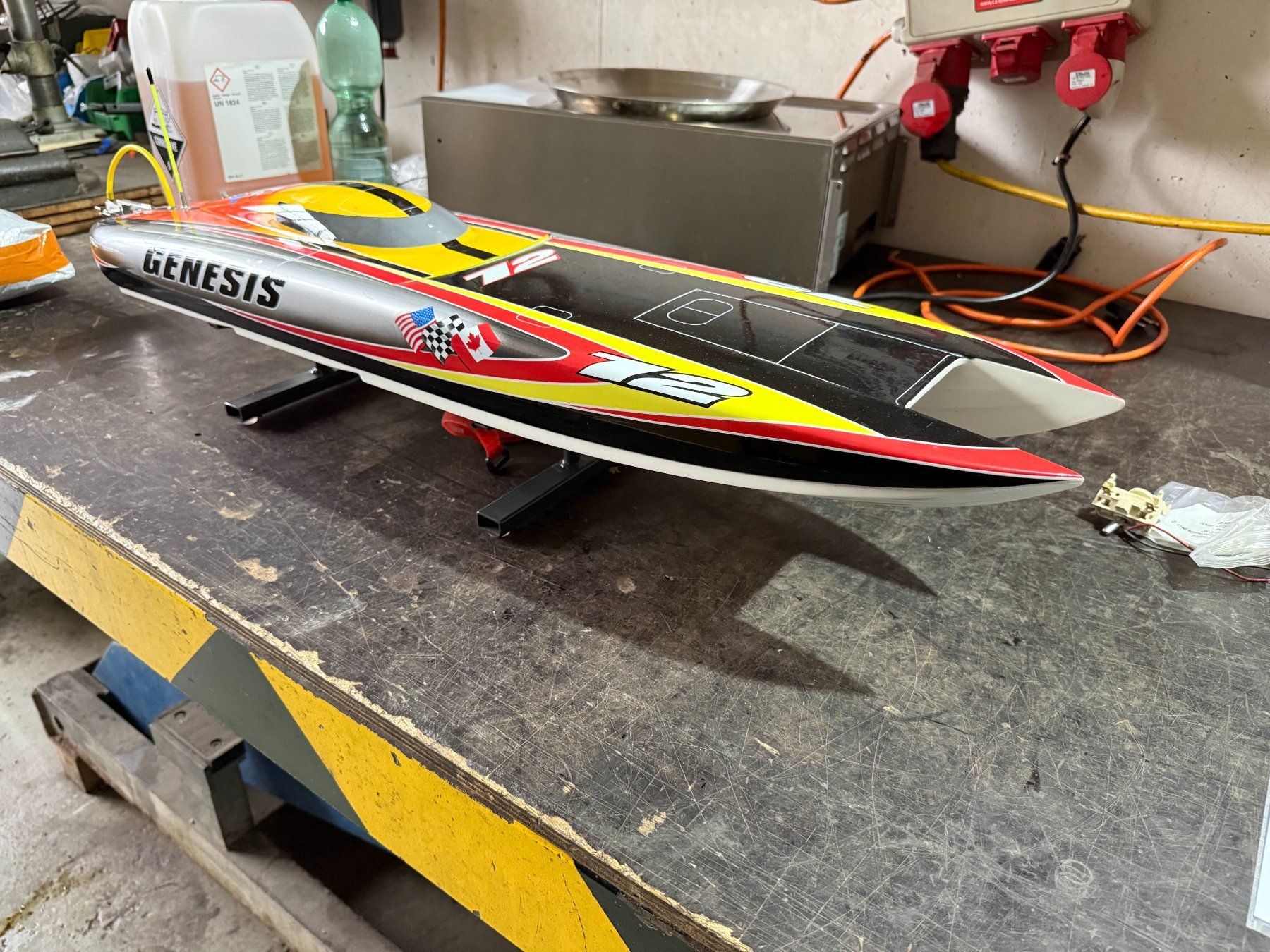 Modellismo RC: TFL Genesis RTR, télécommande + batteries, prêt à naviguer – Usato da St-Légier-Chiésaz venduto da murfus 6