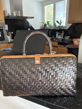 Handtasche geflochten schwarz braun mit Tragegriff