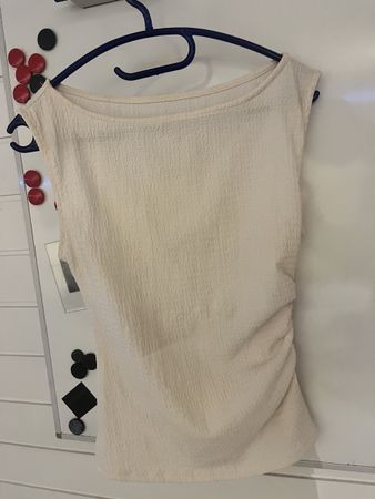 Haut beige froncé (légèrement asymétrique) taille S neuf