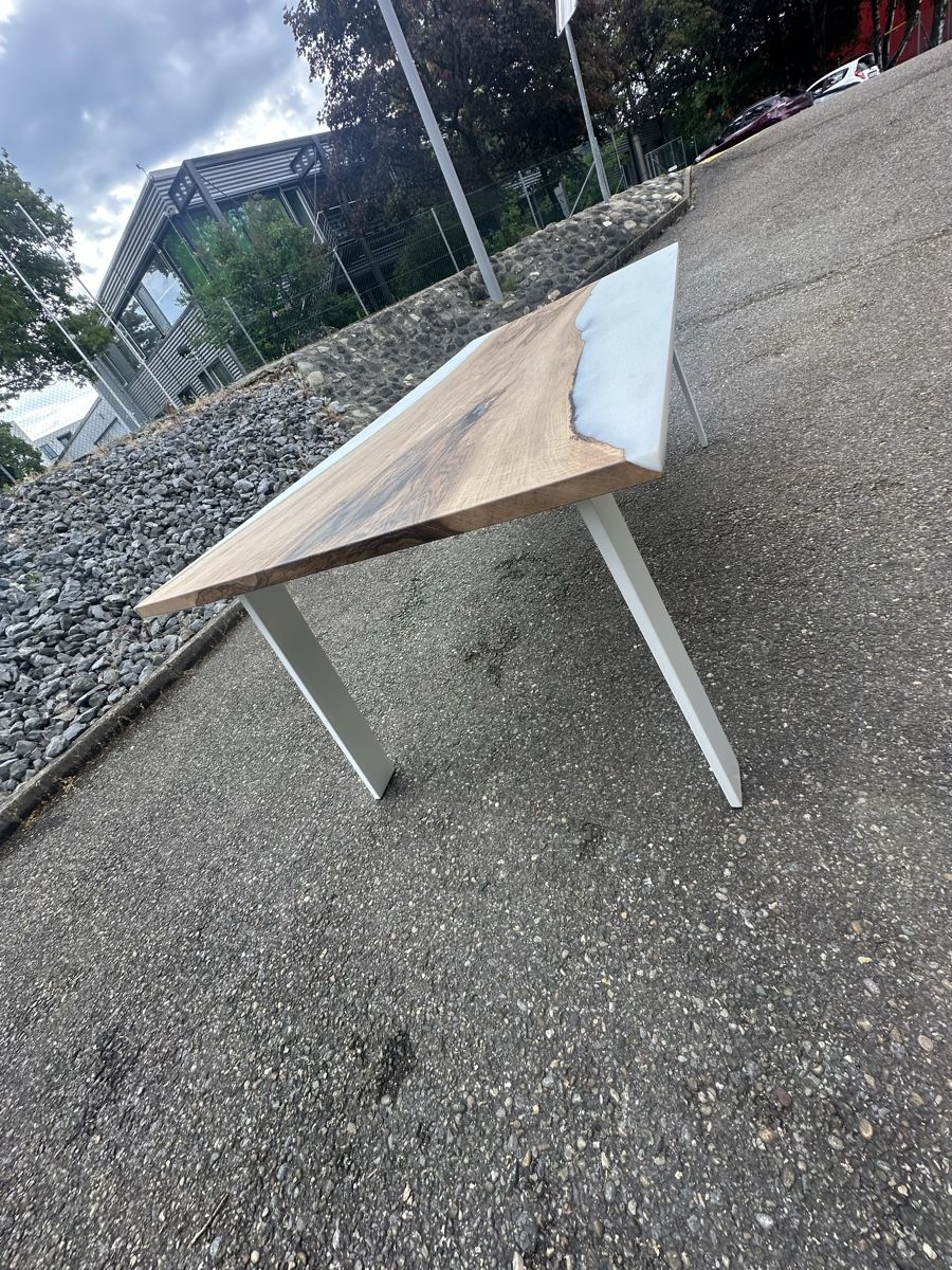 Tavoli: Esstisch Schweizer Nussbaum mit Epoxy weiss – Nuovo (secondo la descrizione) da Zürich venduto da stefano29482 4