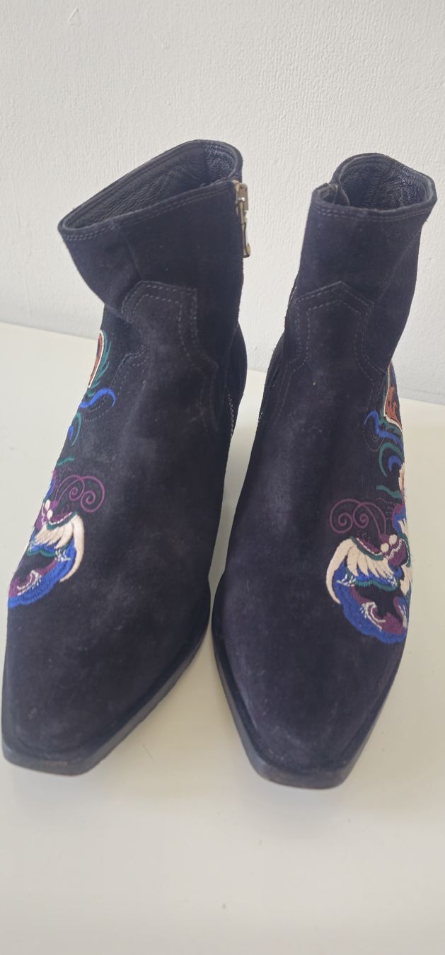 Scarpe da donna: Henderson handgefertigte Wildleder Stiefeletten Gr. 38 – Usato da Luzern venduto da TausendD