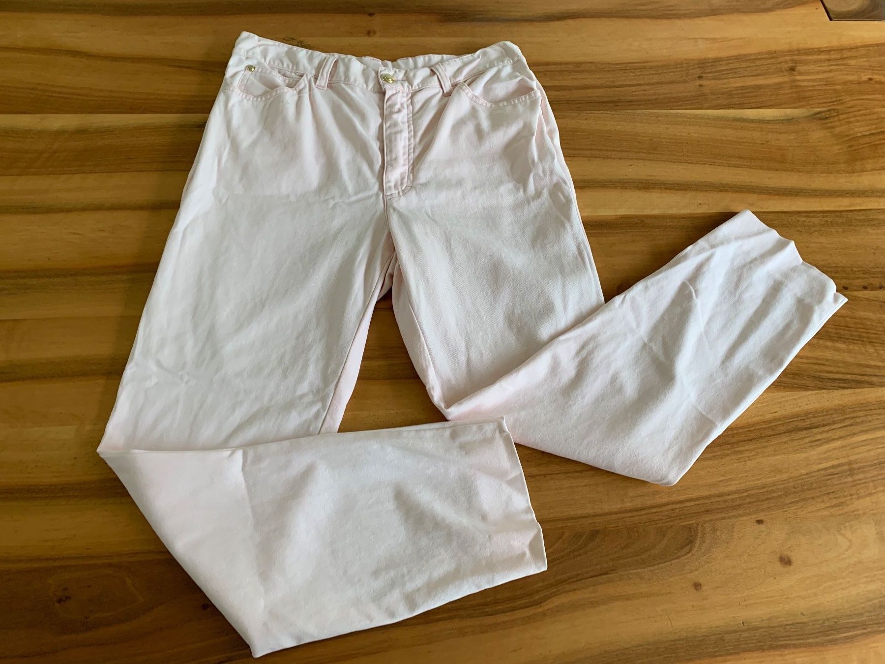 Escada Pantaloni: ESCADA - Traum hellrose Hose Grösse 42 neuwertig – Nuovo (secondo la descrizione) da Meiringen venduto da luanik
