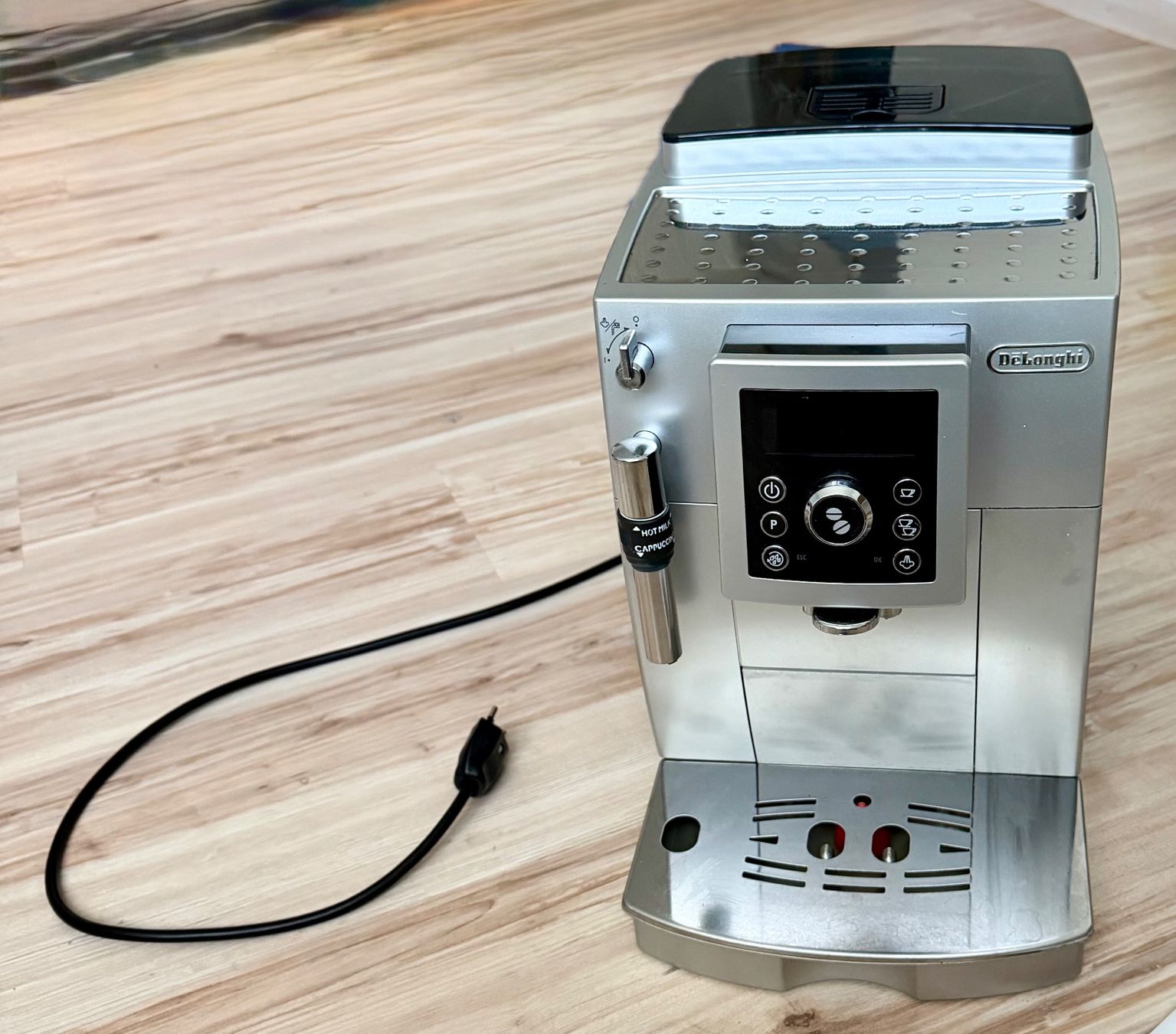 De'Longhi Machines à café & Machines à expresso: Kaffeemaschine DeLonghi ECAM23.42X – D'occasion à Schwarzenberg LU par Trockenfisch 1
