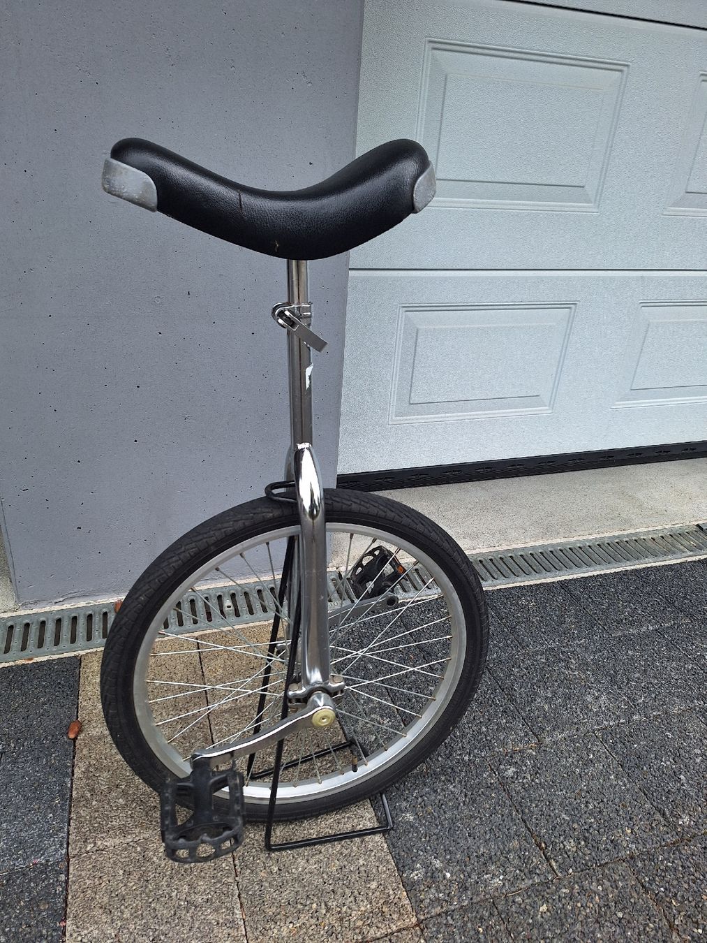 Vélos: Einrad 20 Zoll mit Ständer – D'occasion à Büron par cumulus1984