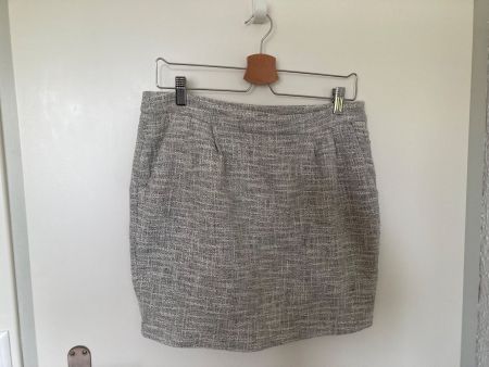 Eleganter Bouclé Minirock - Zeitloser Klassiker in grau