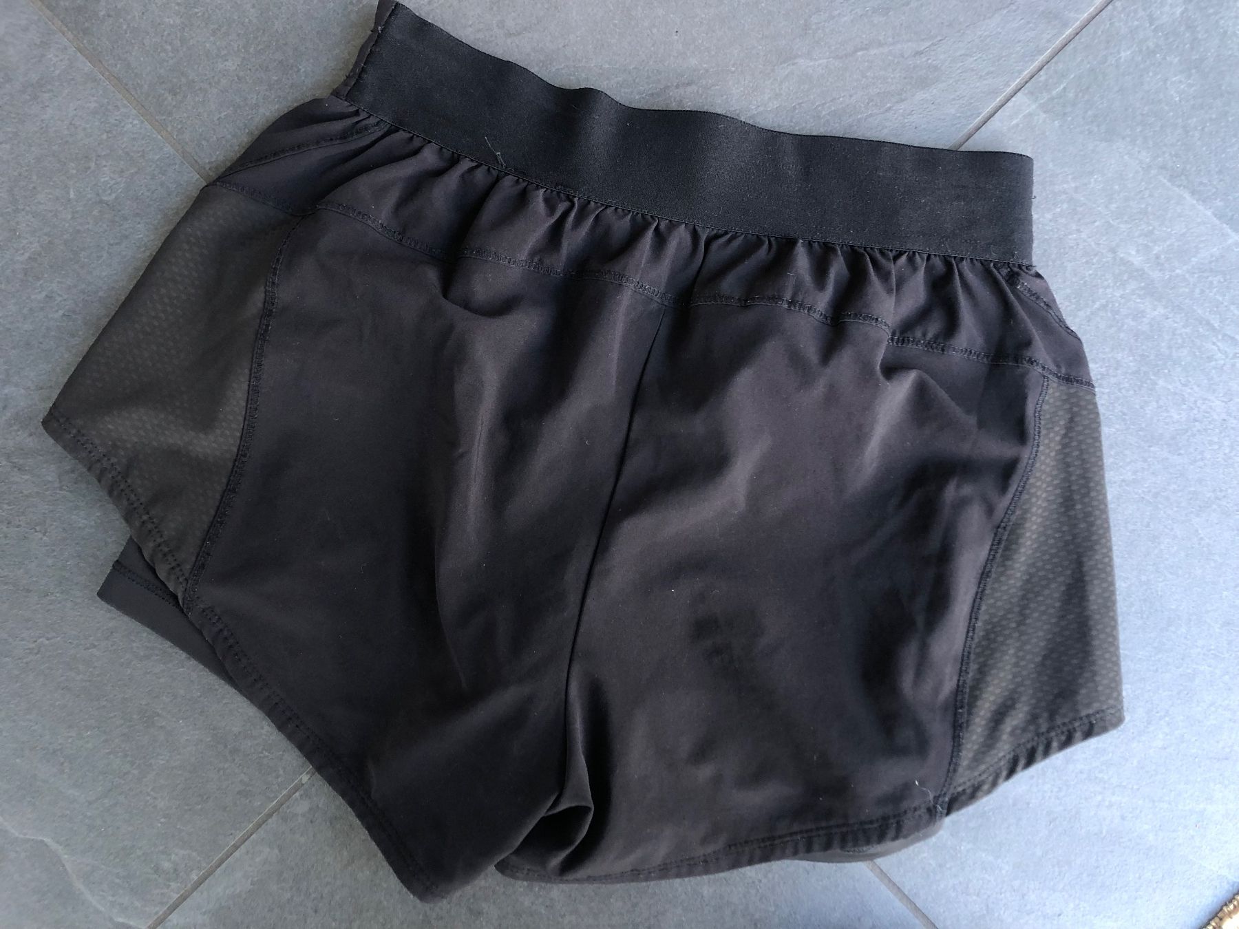Pantaloni: Sport shorts – Usato da Solothurn venduto da alinamaeva 1