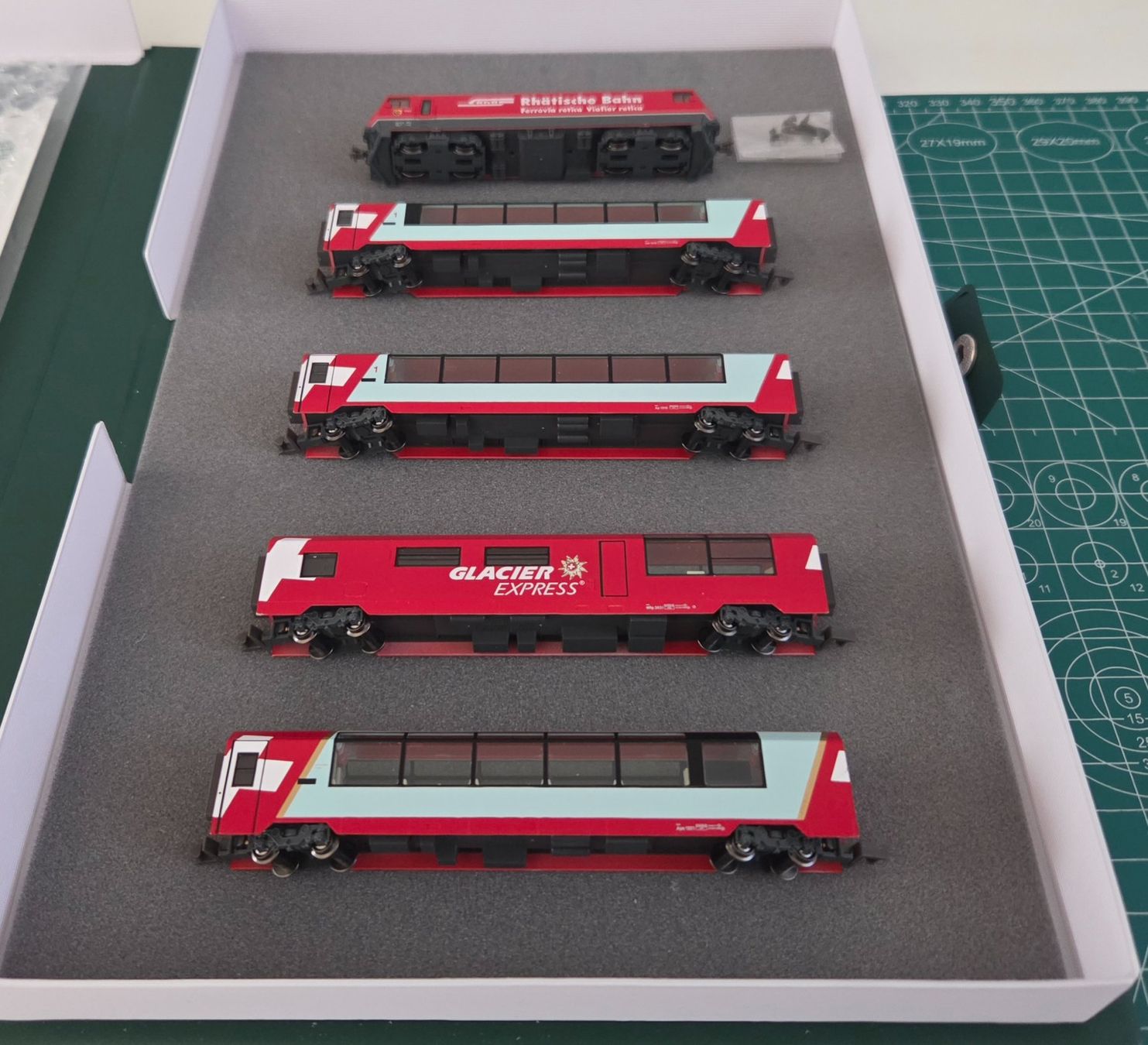 Kato Trains électriques: RhB-Glaciere-Express-Set – Neuf avec emballage d'origine à Rorbas par susinchen 2