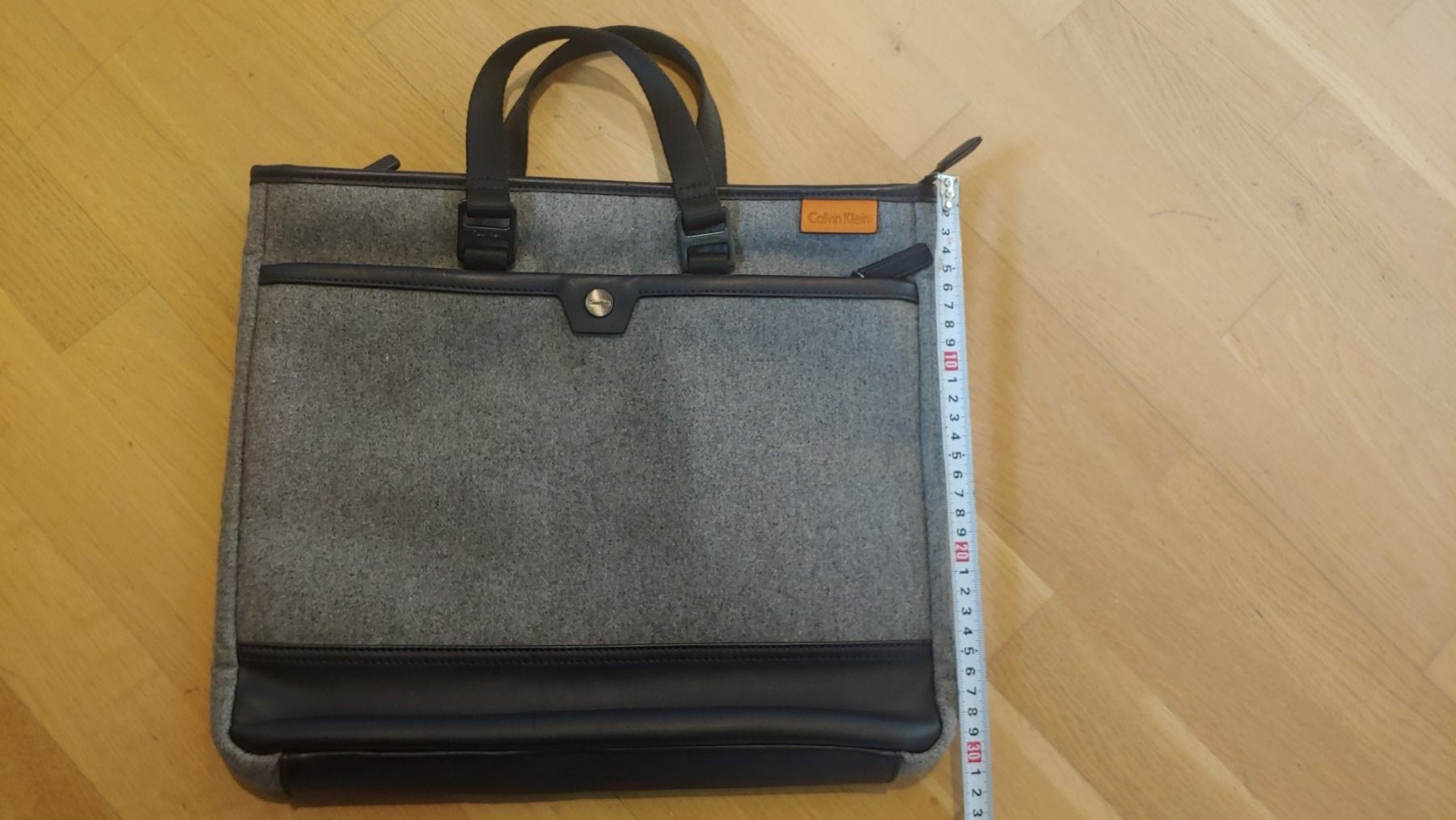 Taschen: Calvin Klein Laptop / Notebook Tasche – Gebraucht aus Weisslingen von nizanra