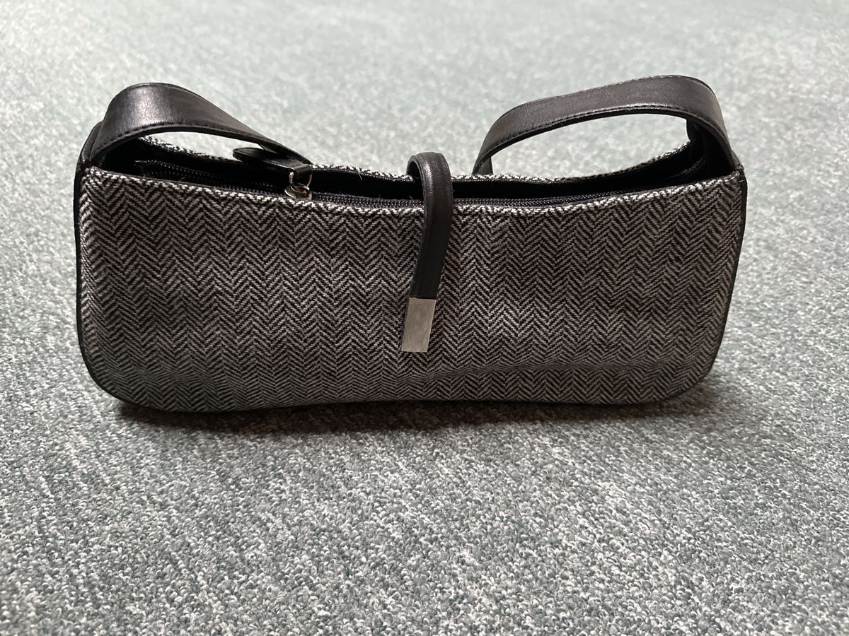 Taschen für Damen: Handtasche mit Reissverschluss  – Gebraucht aus Baltschieder von YmroBe 2