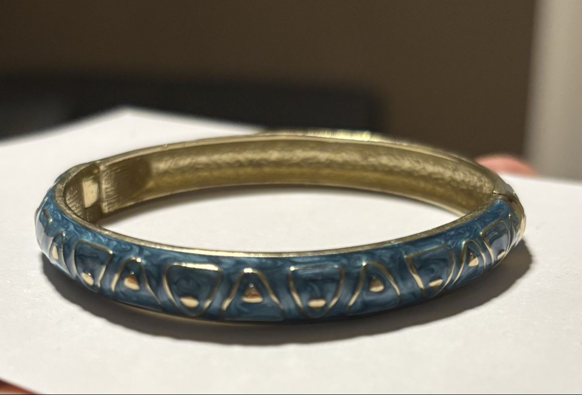 Bracciali & Braccialetti: Vintage Style Hinged Bangle with Blue Charm – Usato da Wichtrach venduto da Re_Fit 1