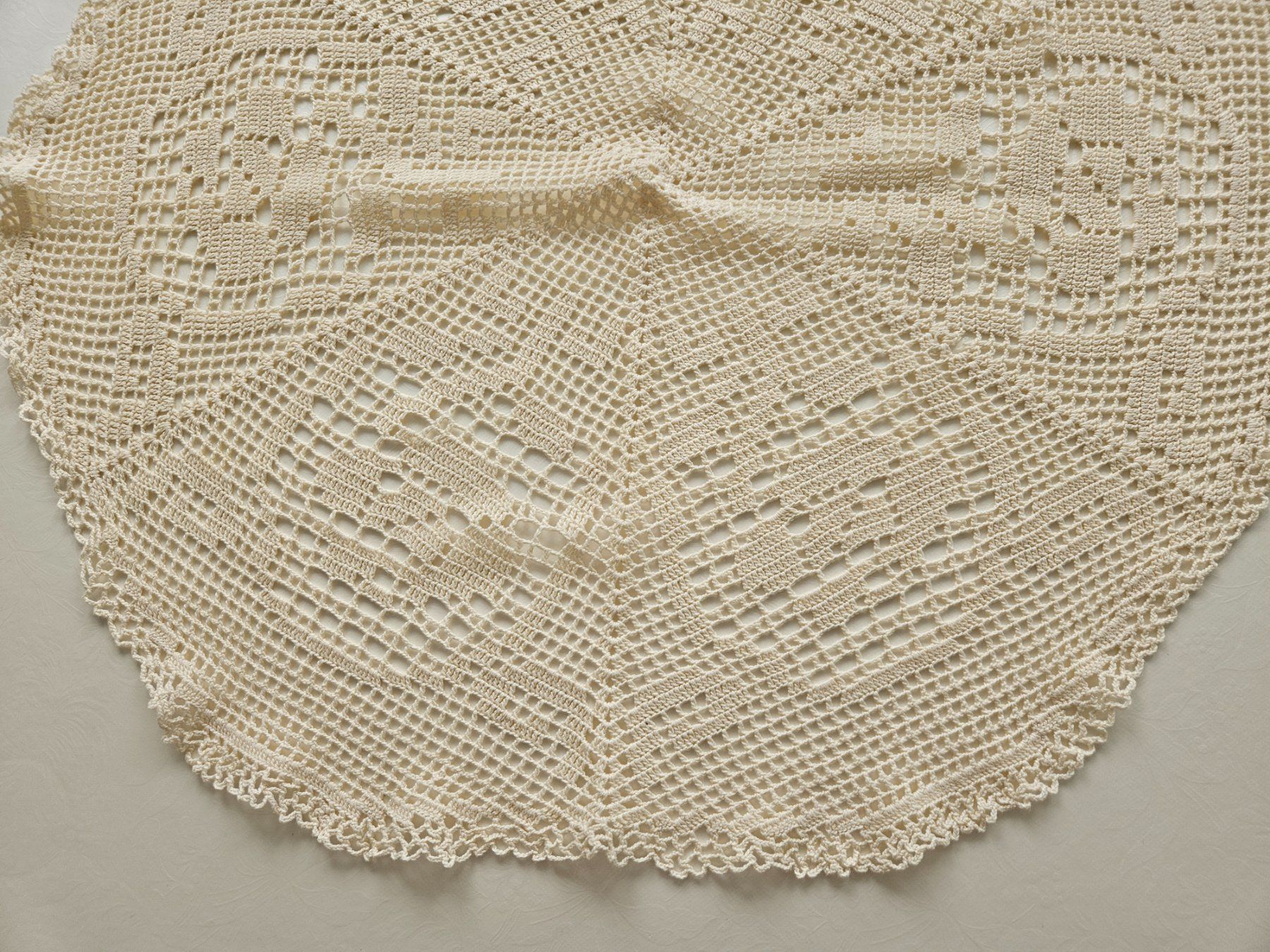 Altra biancheria da tavola: Spitzendeckchen Spitzendeckeli Tischdecke 68cm Shabby Chic – Usato da Gossau ZH venduto da LeoniesDeko 5