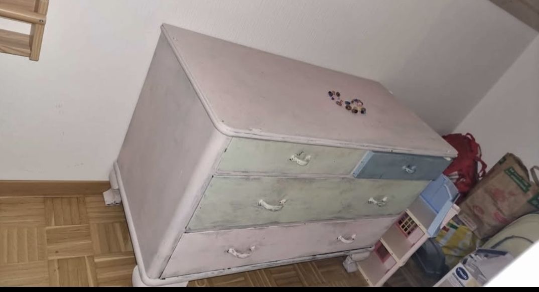 Cassettiere: Charmante commode vintage à trois tiroirs - Unique! – Usato da Vevey venduto da fer3ica