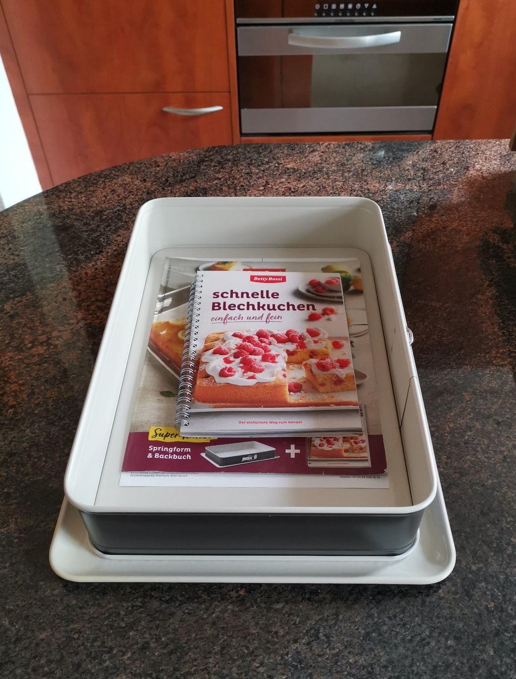 Betty Bossi Teglie da forno: Grosse Backform, schnelle Blechkuchen – Nuovo e nell'imballaggio originale da Dornach venduto da Hei50