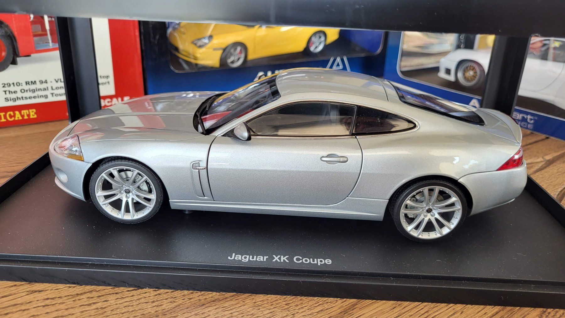 Autoart Voitures modèles: Jaguar XK Coupe 1:18 Autoart – D'occasion à Rothrist par Juana5
