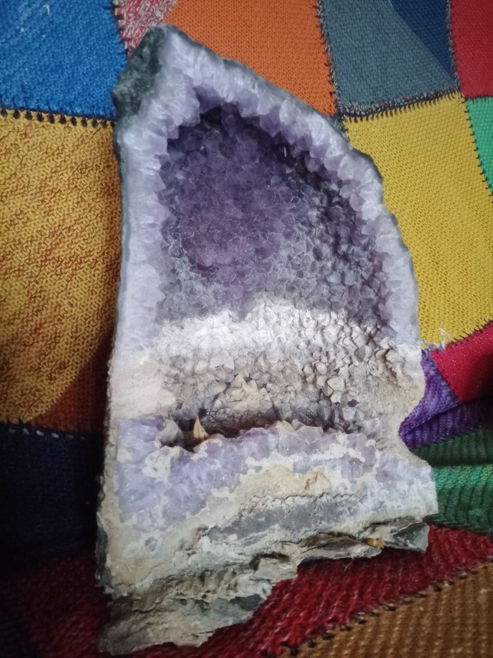 Mineralien & Heilsteine: Géode d'améthyste brute belle pièce naturelle – Gebraucht aus Payerne von jea_m6nb