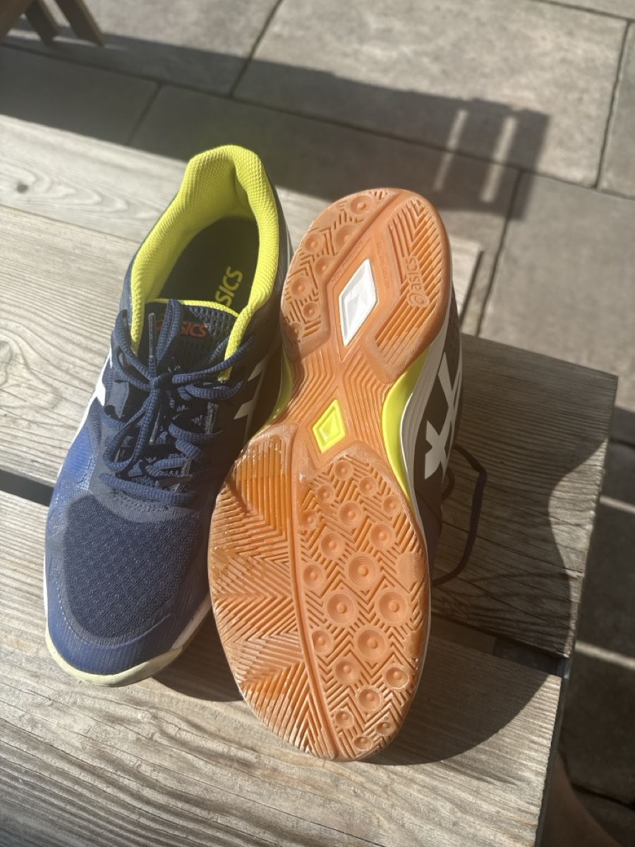 Herrenschuhe: Hallenschuhe ASICS – Gebraucht aus Niederried Interl von stebe92 2