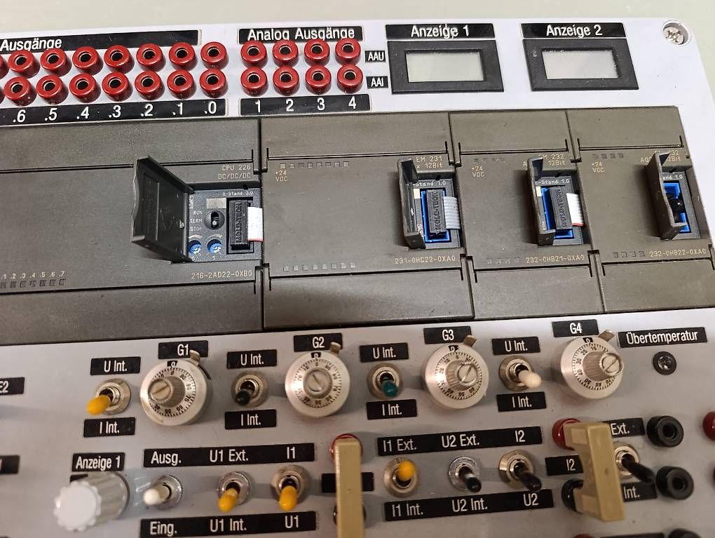 Componenti elettronici: Siemens SIMATIC S7-200 SPS Schulungsgerät – Usato da Umiken venduto da ced_5rvk 1