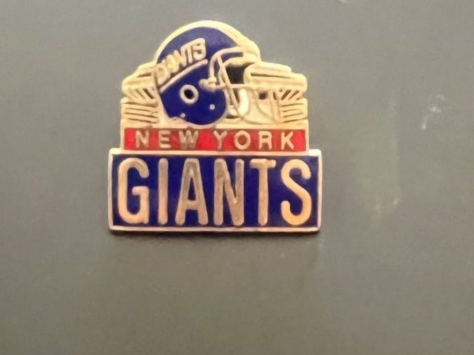 Placchette & Badge: *New York Giants Pin* – Usato da Seuzach venduto da Black_sheep