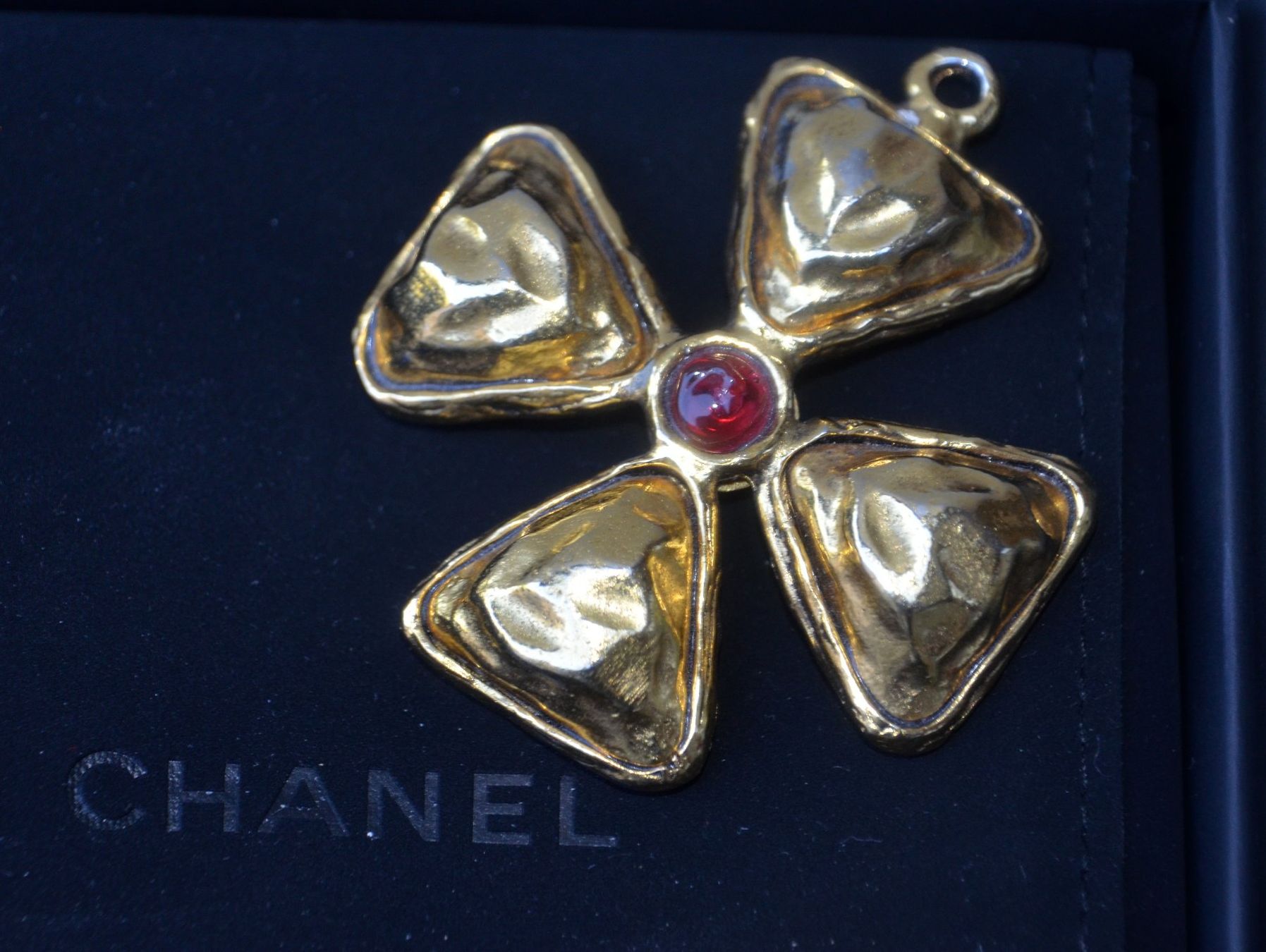 Chanel Ciondoli: CHANEL Anhänger / pendentif – Usato da Collonges venduto da Auganien 4
