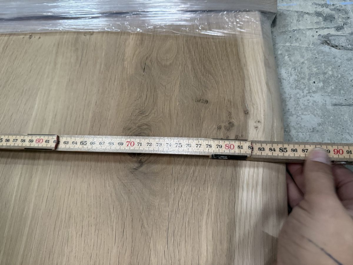 Holzartikel: Massiven Eichenholzplatte mit Baumkante – Neu und originalverpackt aus Au SG von 100508 1