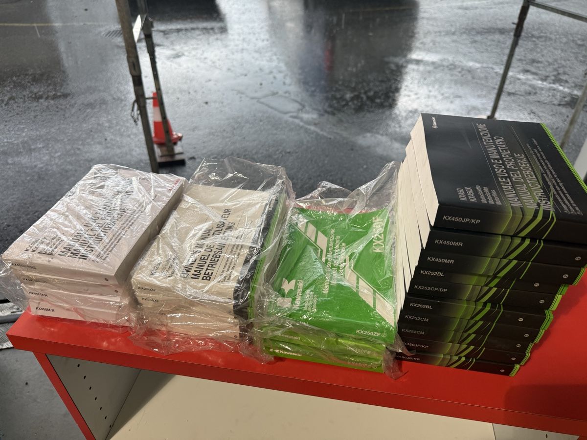 Kawasaki Documenti: Kawasaki Handbücher Konvolut – Usato da Buochs venduto da 18-84