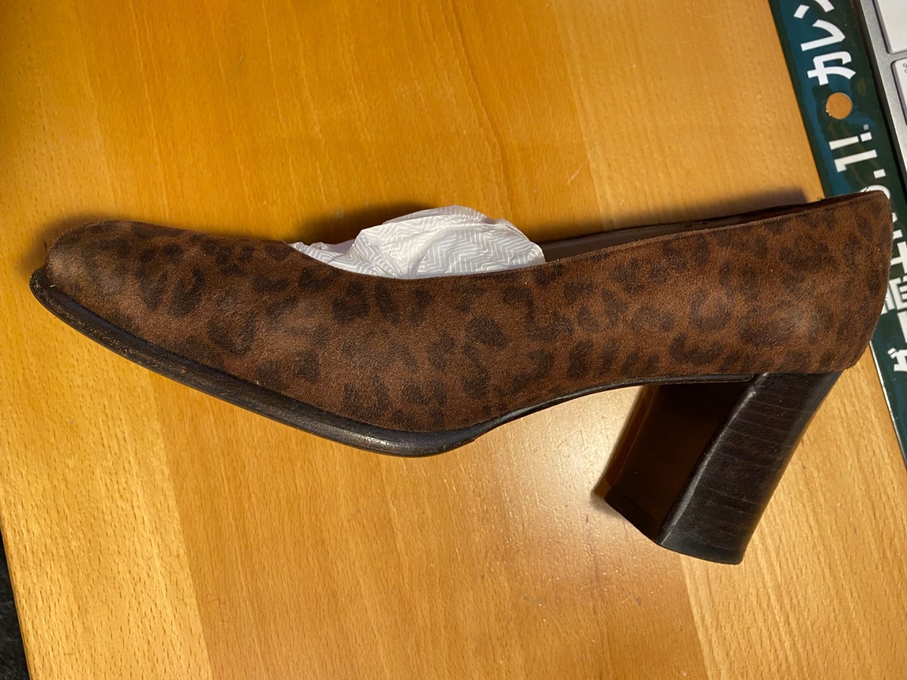 Damenschuhe: Wildleder Leo Pumps - Boutique FARFALLA Ascona – Gebraucht aus Besazio von lionheart63