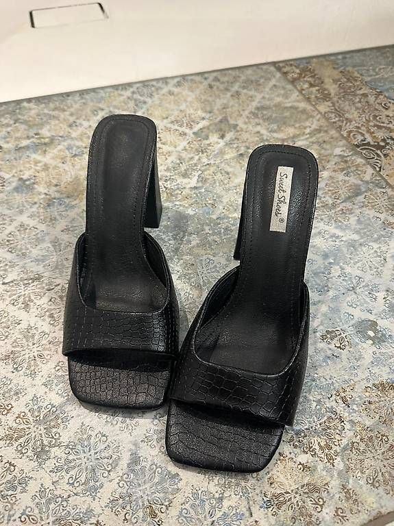 Scarpe da donna: Damen Schuhe Grösse 40 – Usato da Aarburg venduto da DonjetaK 1