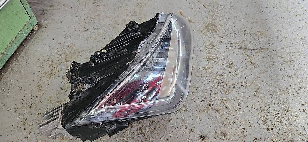 Seat Fari: Scheinwerfer Seat Leon – Usato da Weier im Emmental venduto da cherokee01 1