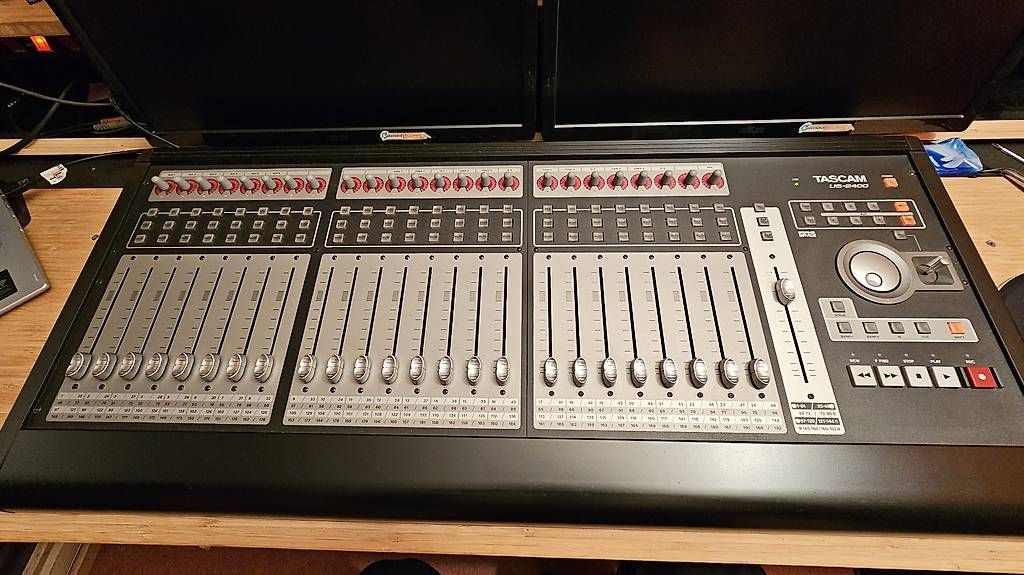 Sistema di controllo: Tascam US-2400 DAW Controller – Usato da Fislisbach venduto da rje_28s6 3