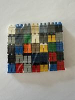 35  Stück Mix Beine Lego Figuren/ Ersatzteile.